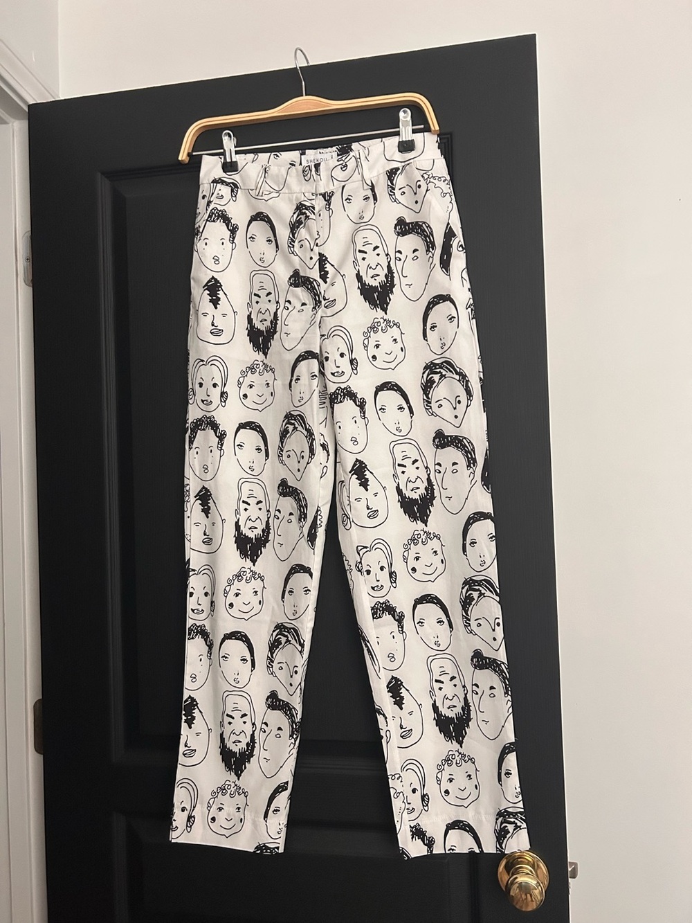 “NWOT” SHEKOR GRAPHIC FACE PANTS